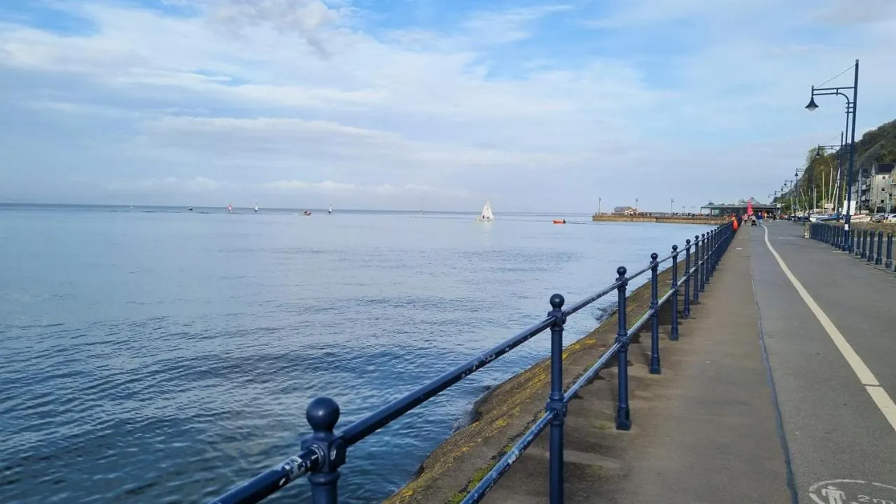 Lovely Seafront Apartment With Garden Swansea