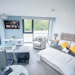 https://apt-new-studio-balcony-in.yorkshirehotels.net