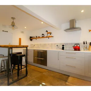 https://terraced-kemptown-house-with-a-balcony-by-the-sea.brighton-hotels-england.com